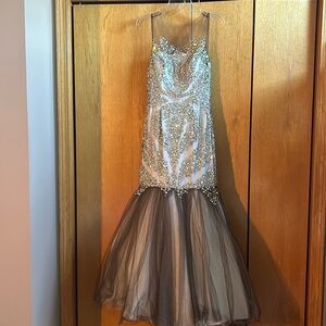 Evening gown/ prom dress